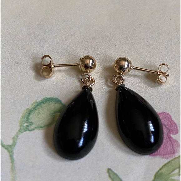 Solid 14K Gold Teardrop Black Coral Dangle Earrings. Preowned in great condition
